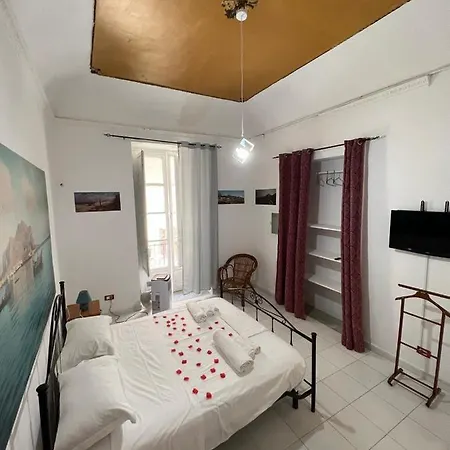 Vittorio Emanuele House * פלרמו
